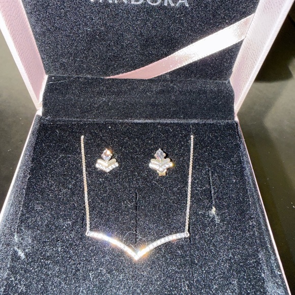Beautiful Pandora Set - Picture 2 of 4